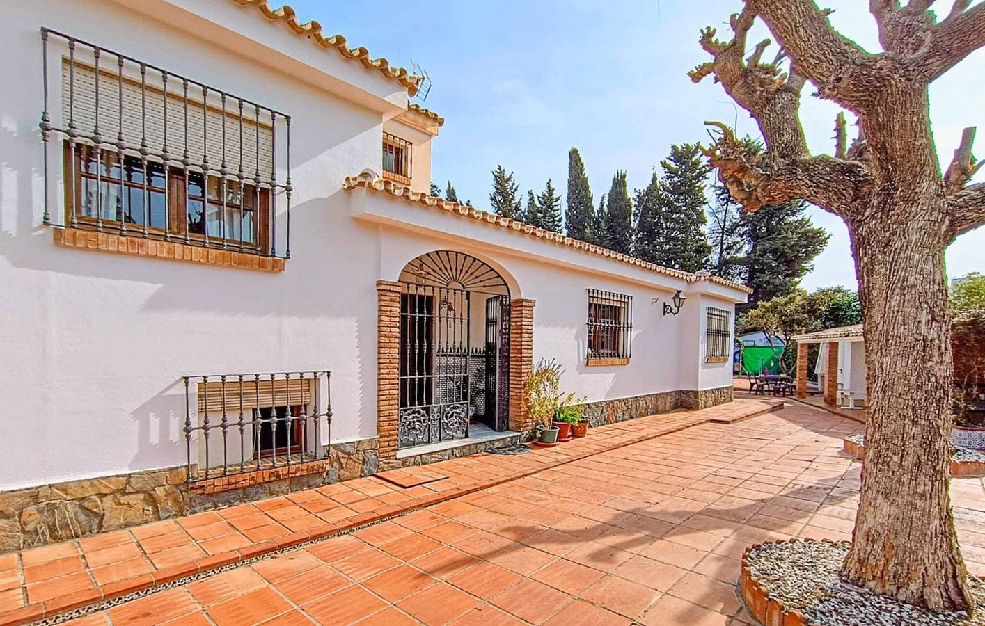 Modernes Apartment mit 1 Schlafzimmer, Pool, WLAN und Terrasse in der Nähe der Sehenswürdigkeiten von Málaga 1