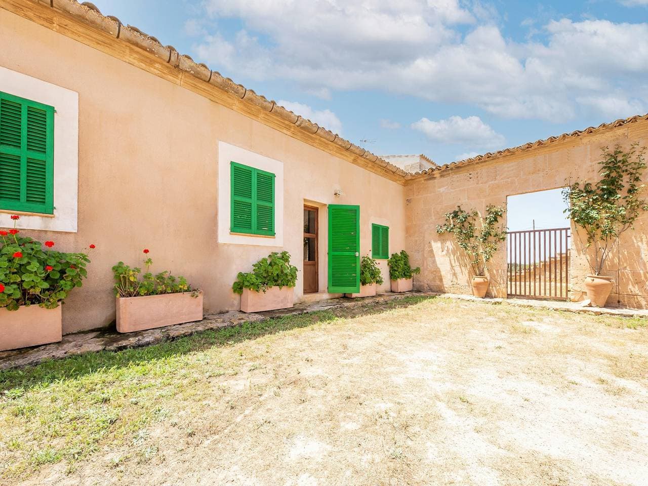 Foto 5 von 24: Ferienhaus „El Taller“ in Possessió Sa Barrala mit direktem Zugang zum Strand Es Trenc