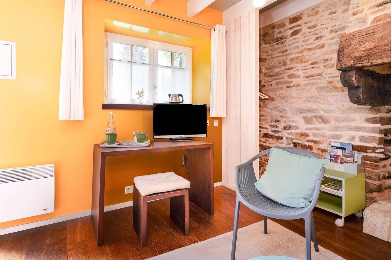 Foto 9 von 34: Gästezimmer 'Chambre Magnolia' mit gemeinschaftlichem Pool, Terrasse und WLAN