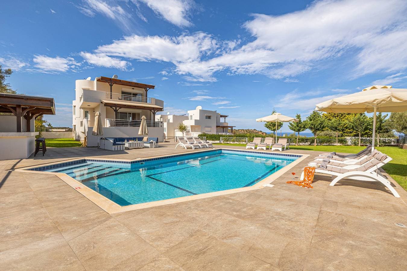 Lucy Lux Villa 1