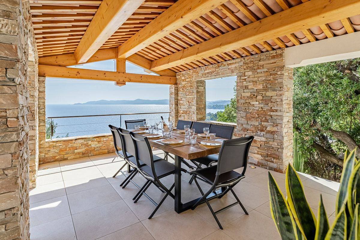 Foto 11 von 24: Villa für 8 Personen mit Terrasse