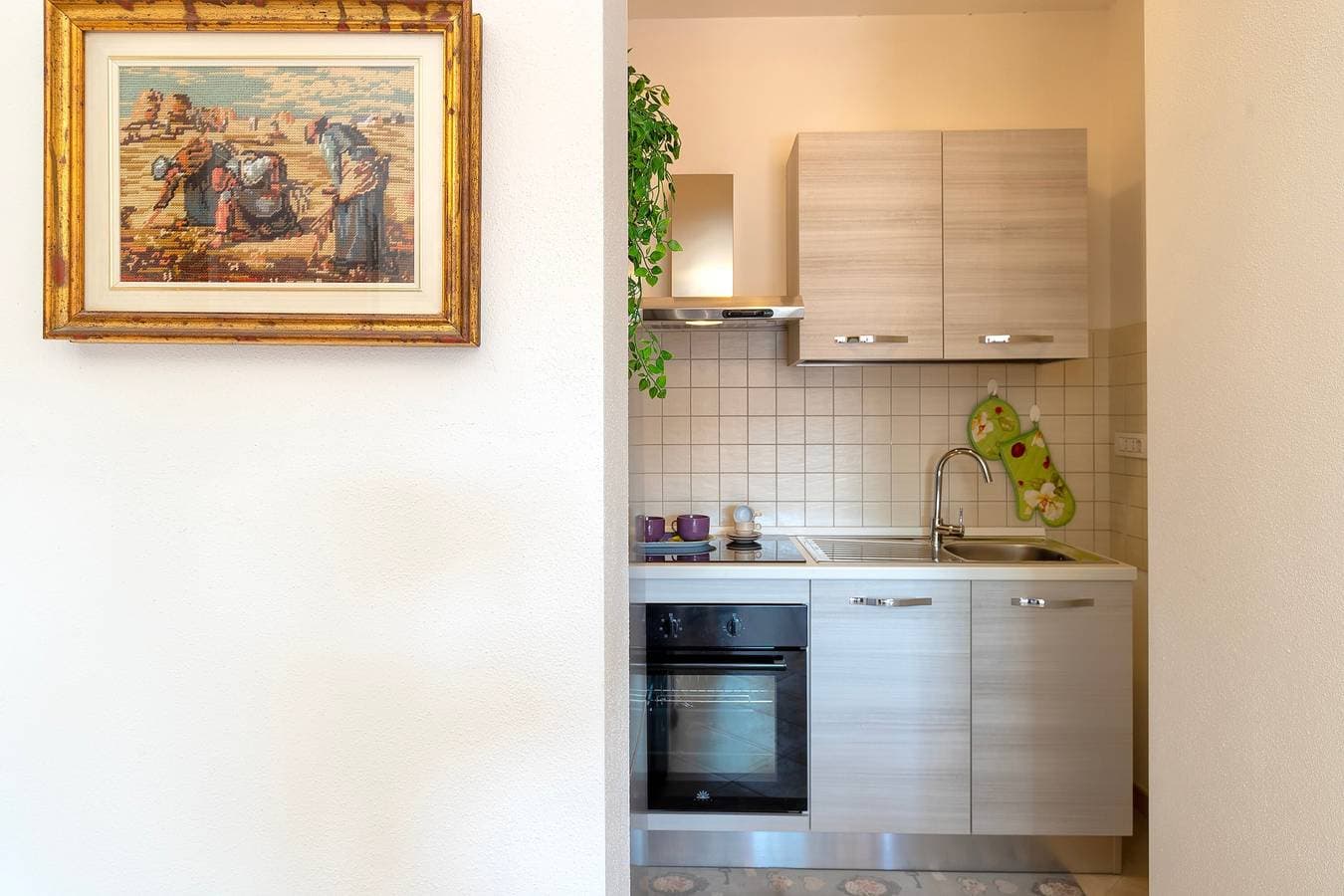 Foto 12 von 34: Ferienwohnung 'Charlie Beach' mit Meerblick, Balkon und Klimaanlage