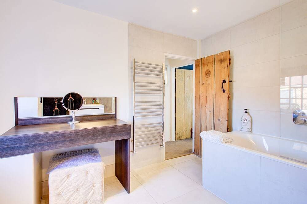 Foto 6 von 23: Cottage-Deluxe-Eigenes Badezimmer-Strassenblick