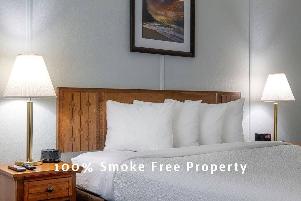 Foto 5 von 8: Deluxe King Room w/ Breakfast Included