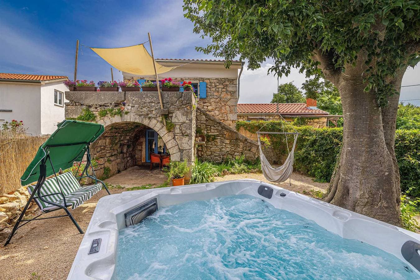 Foto 8 von 37: Ferienhaus Kuntenta mit privatem Pool und Whirlpool