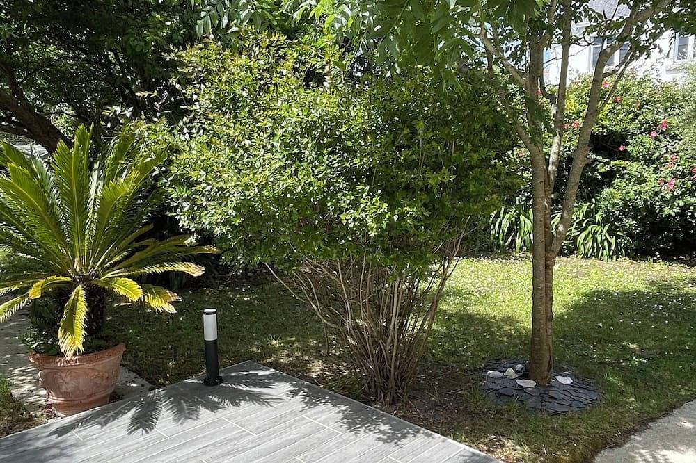 Foto 8 von 16: A charming, renovated house with an enclosed garden, located 1 km from Pors Carn Beach.