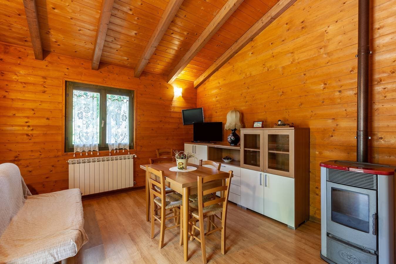 Foto 2 von 29: Chalet Anemone – Villaggio Anemone mit Bergblick und Terrasse