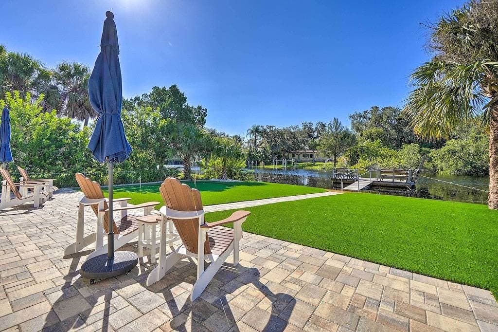 Foto 10 von 32: Riverfront Home w/ Putting Green & Boat Dock!