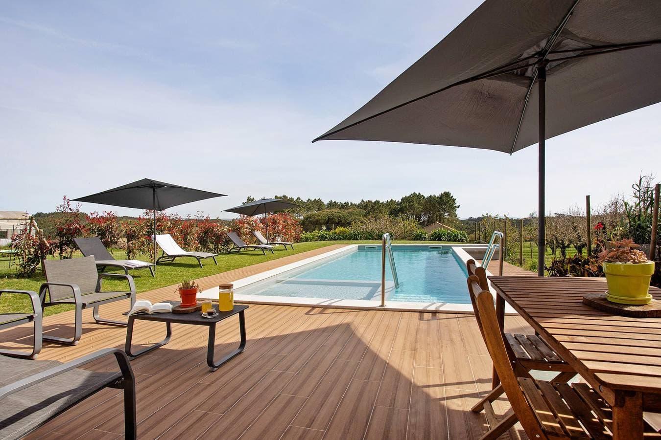 Foto 3 von 38: Zimmer 'Quinta Dos Raposos - Suite Água' mit Gemeinschaftspool, Terrasse und WLAN