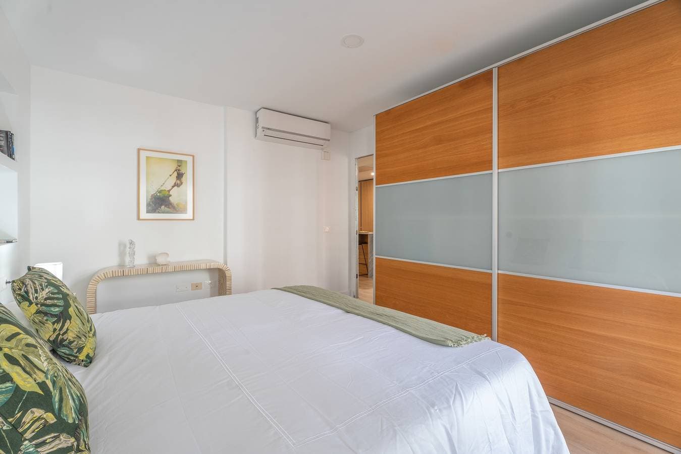 Foto 13 von 25: Ferienwohnung 'Apto 1B · Rincón Gourmet Alcalá' mit Balkon, WLAN & Klimaanlage