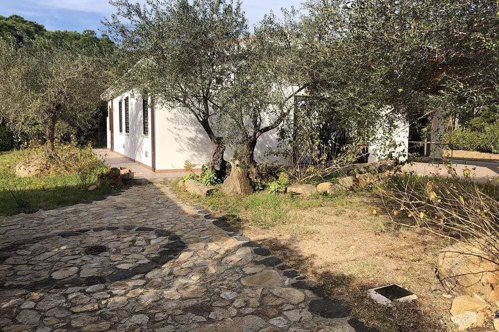 Foto 10 von 27: Villa Paradiso, in the beach by foot, big garden,  Wifi, all inclusive