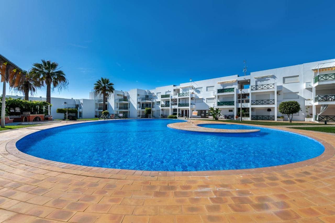 Sun Lovers Altura T1 Pool & Balcony 1