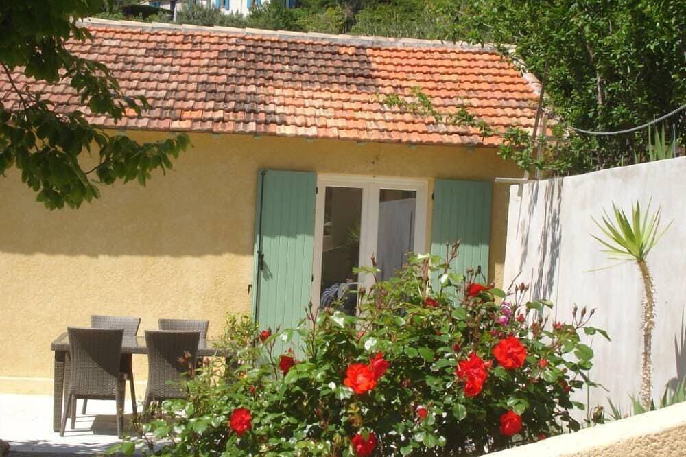 Kleines Haus zwischen Meer und Berg 1