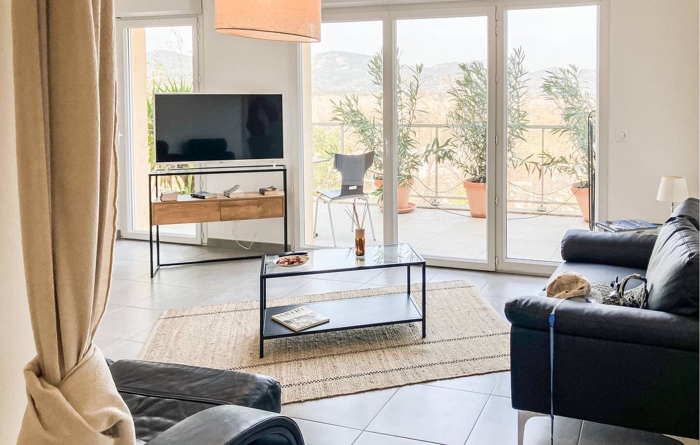 Foto 3 von 17: Gemütliche 75 m² große Ferienwohnung mit Terrasse, WLAN und Parkplatz in der Nähe von Grimaud