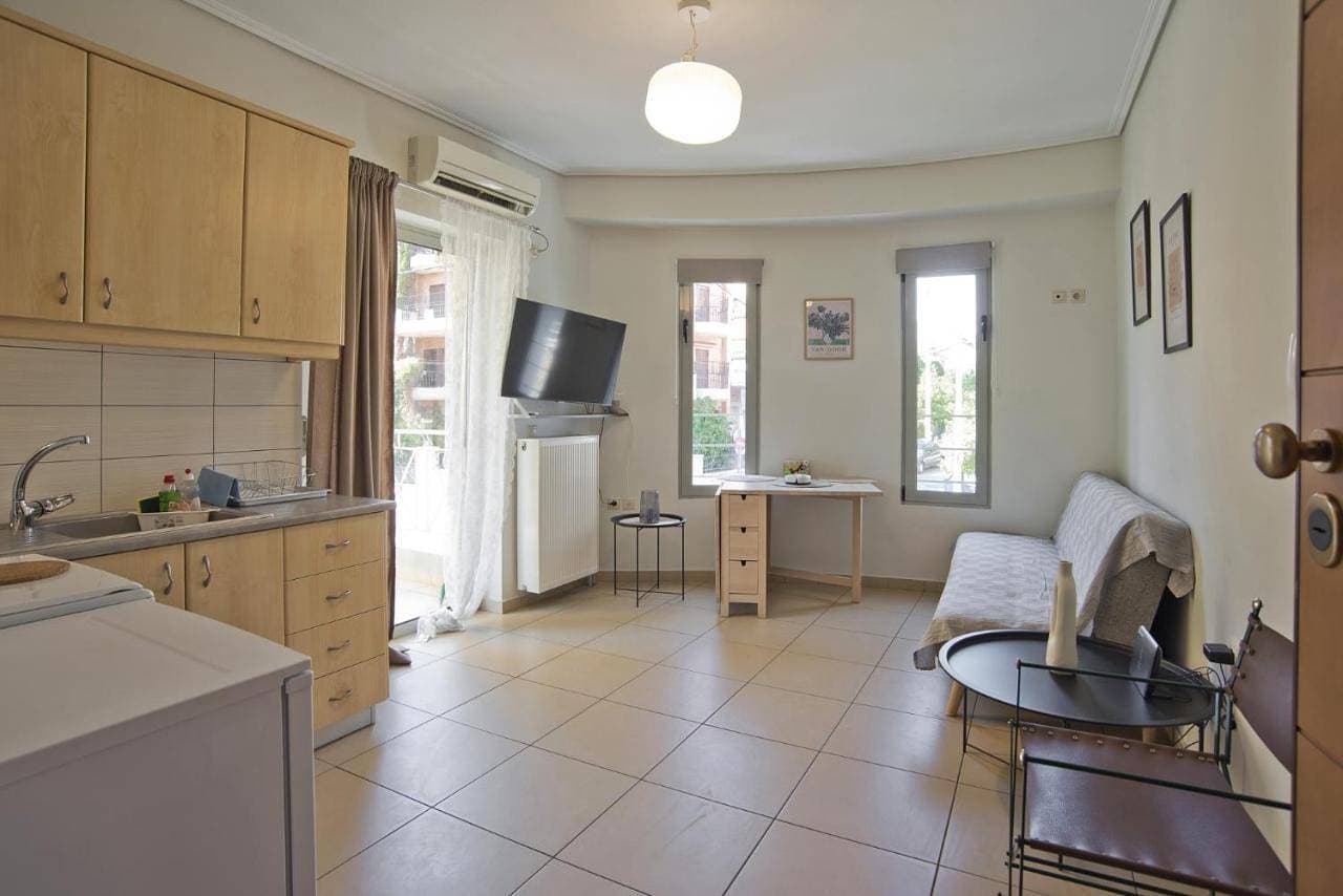 Filoxenia Modern Apt with Balcony near Athens Ctr 1