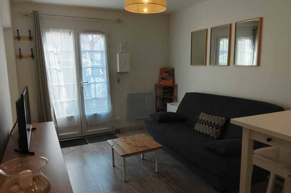 Foto 7 von 18: 2-Bedroom Apartment \"Nid Serein,\" with a garden, parking, everything within walking distance, near downtown, the harbor, and the beach