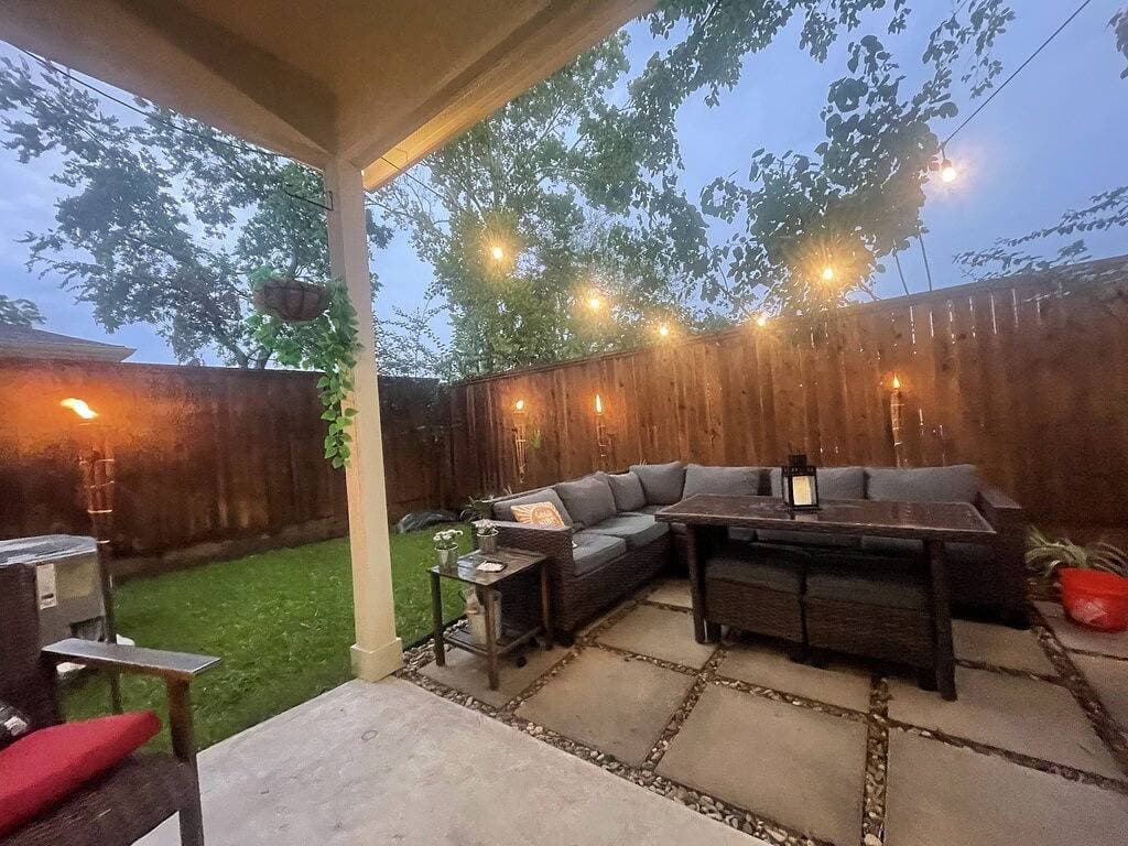 Foto 2 von 15: Beautiful and spacious home off Main Street!