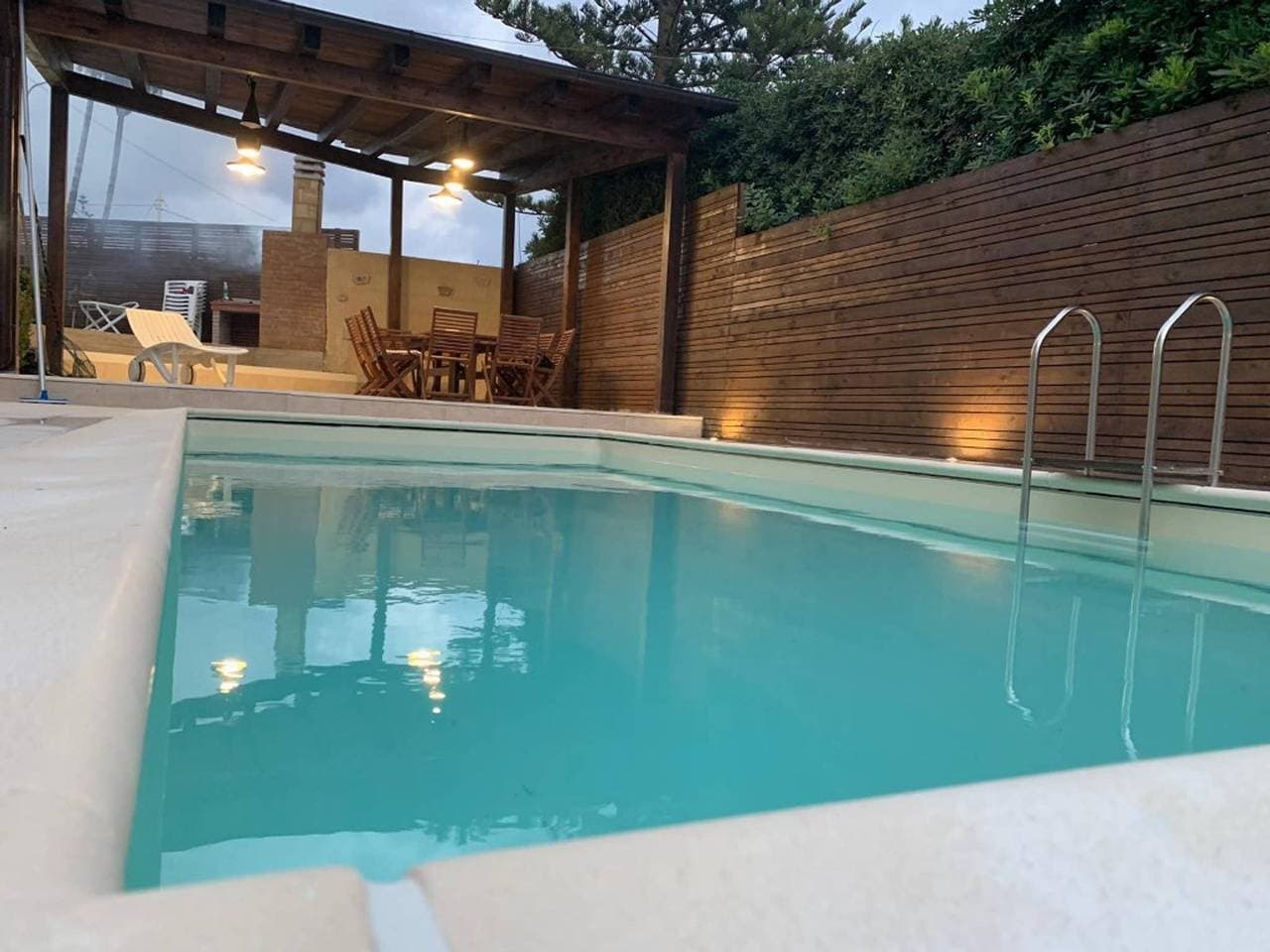 Foto 2 von 34: Wohnung in Villa mit Pool 20 Meter vom Meer entfernt