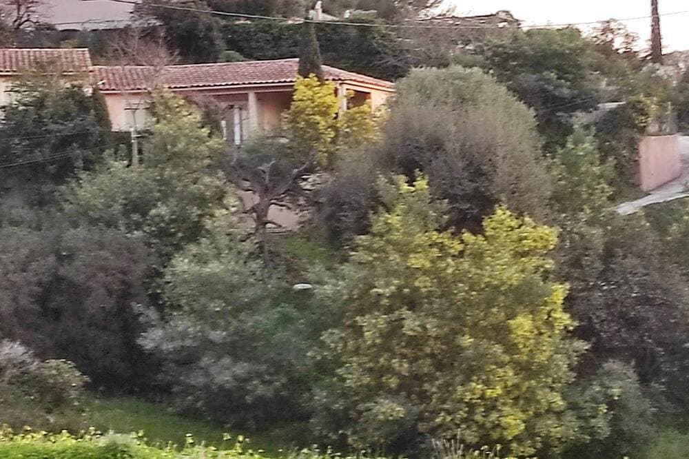 Foto 7 von 22: Small house near Saint-Clair beach in Le Lavandou