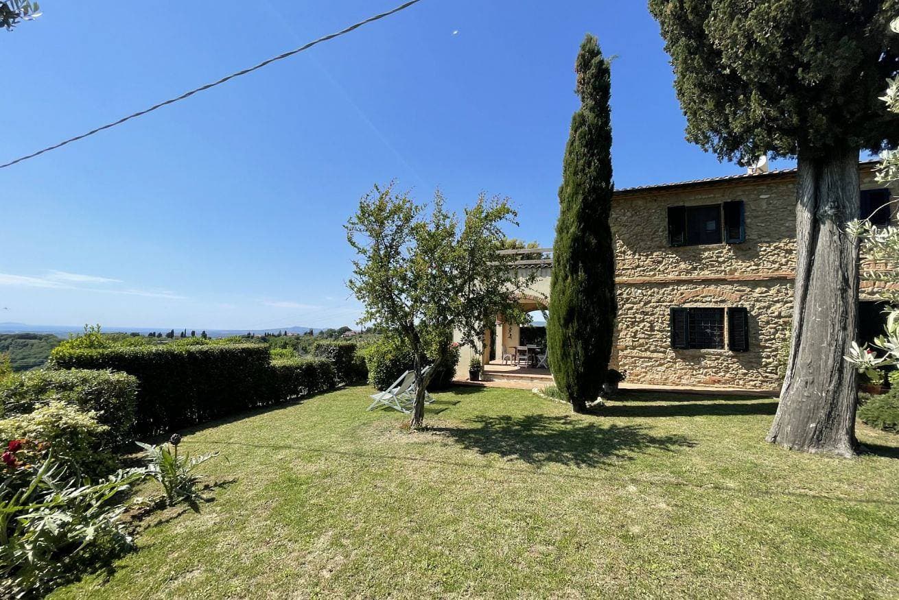 Foto 7 von 46: Podere Morena privater Terrasse mit Meerblick Wohnung Gregor