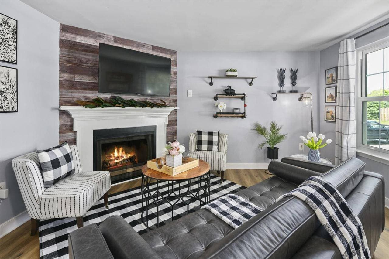 Luxury Sterling townhome - Private, Self checkin 1