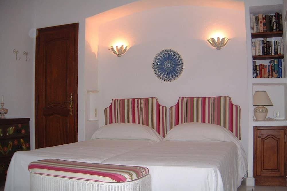 Foto 3 von 23: Landhaus in Weingärten nahe St Tropez. Verfügbarkeit im schönen Juni 2009!