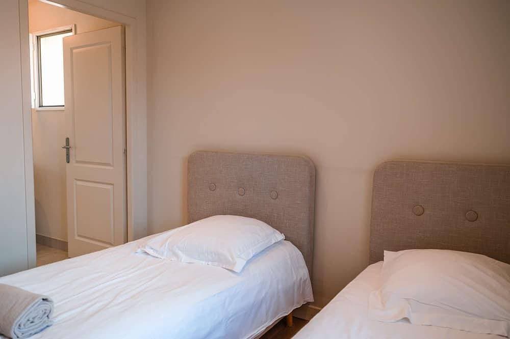 Foto 5 von 29: Sehr privat Hochspezifische 4 Schlafzimmer Villa mit Pool und Garten