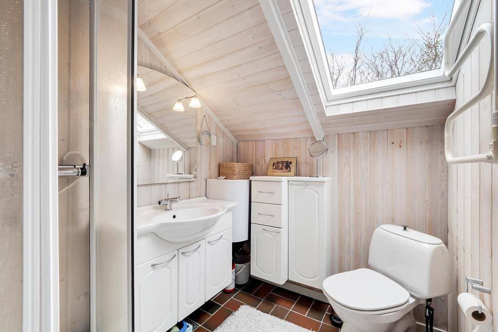 Foto 12 von 22: Gemütliches, helles Haus mit schöner Holzterrasse auf eingezäuntem Grundstück