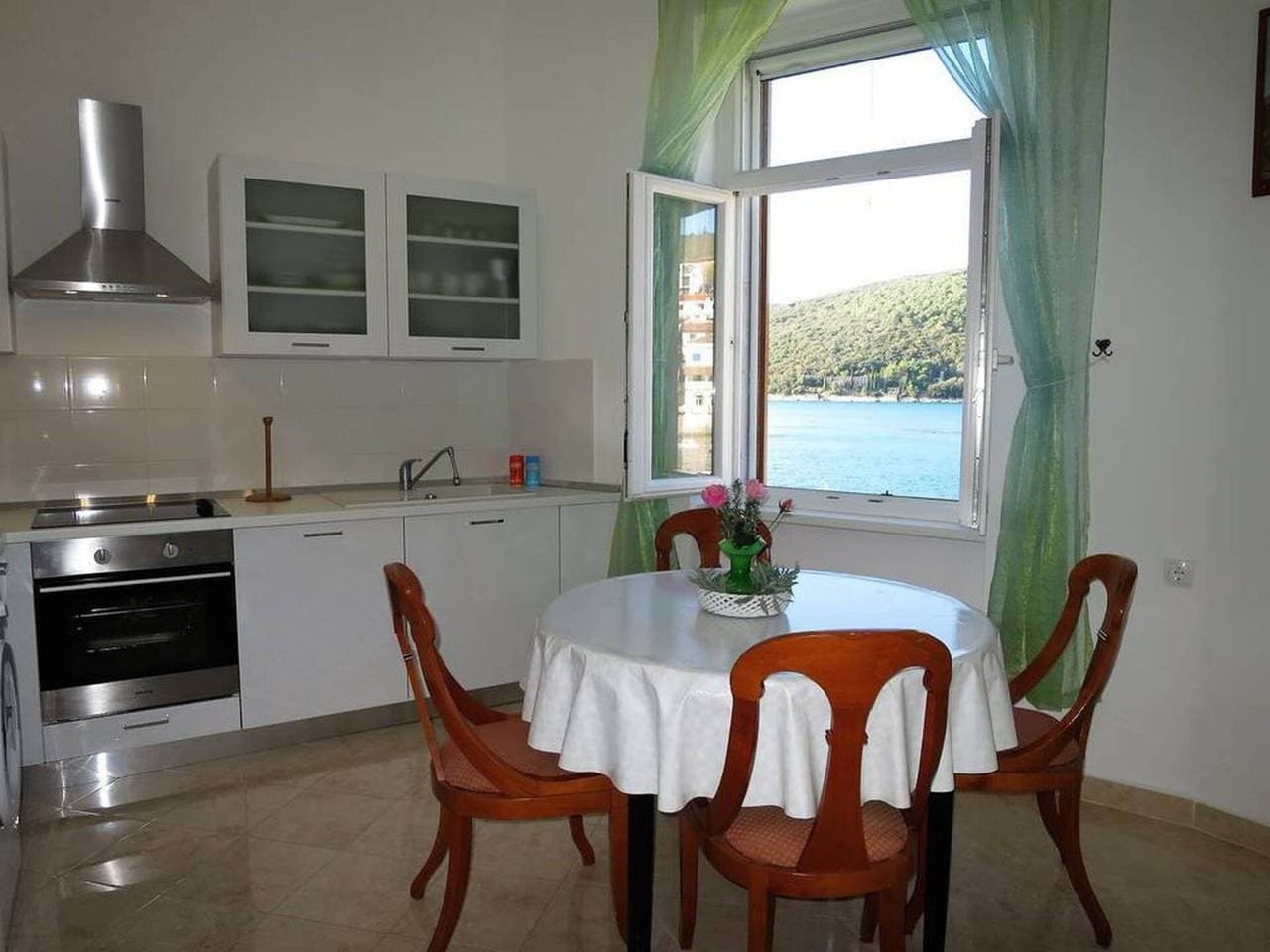 Foto 6 von 12: Top location sea view apartment Rajan