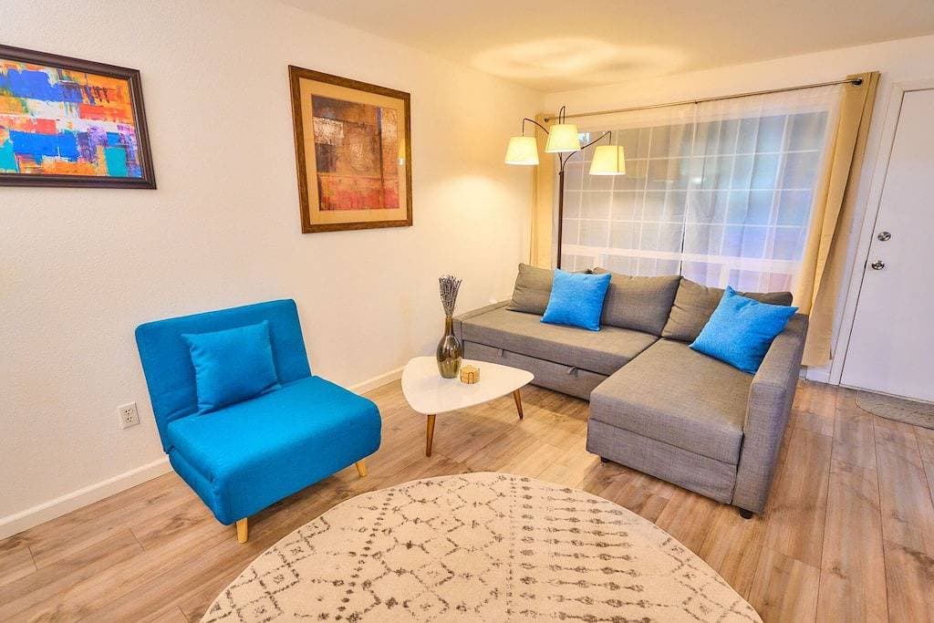Foto 10 von 12: Cozy Condo w/King Bed Near SeaTac Airport