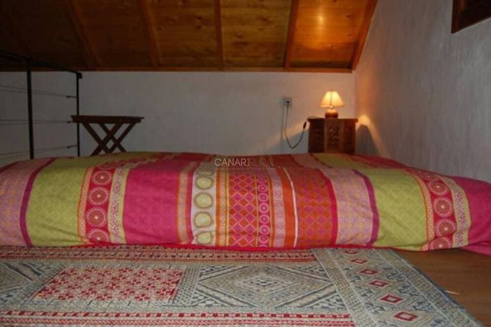 Foto 3 von 15: Restauriertes kanarisches Ferienhaus El Roble mit privatem Pool in Fon