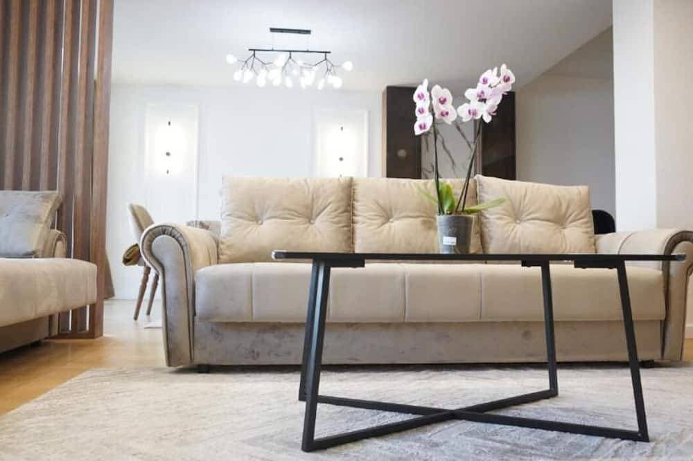 Foto 10 von 19: Modern, Bright Beachfront Flat in Rafailovici
