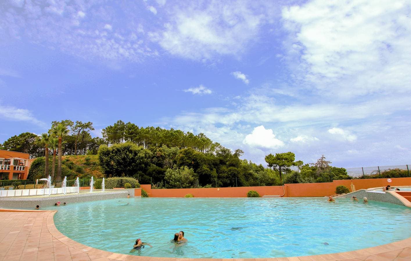 Foto 2 von 20: Ferienwohnung mit Meerblick, Pool und Terrasse, in der Nähe der Plage du Château