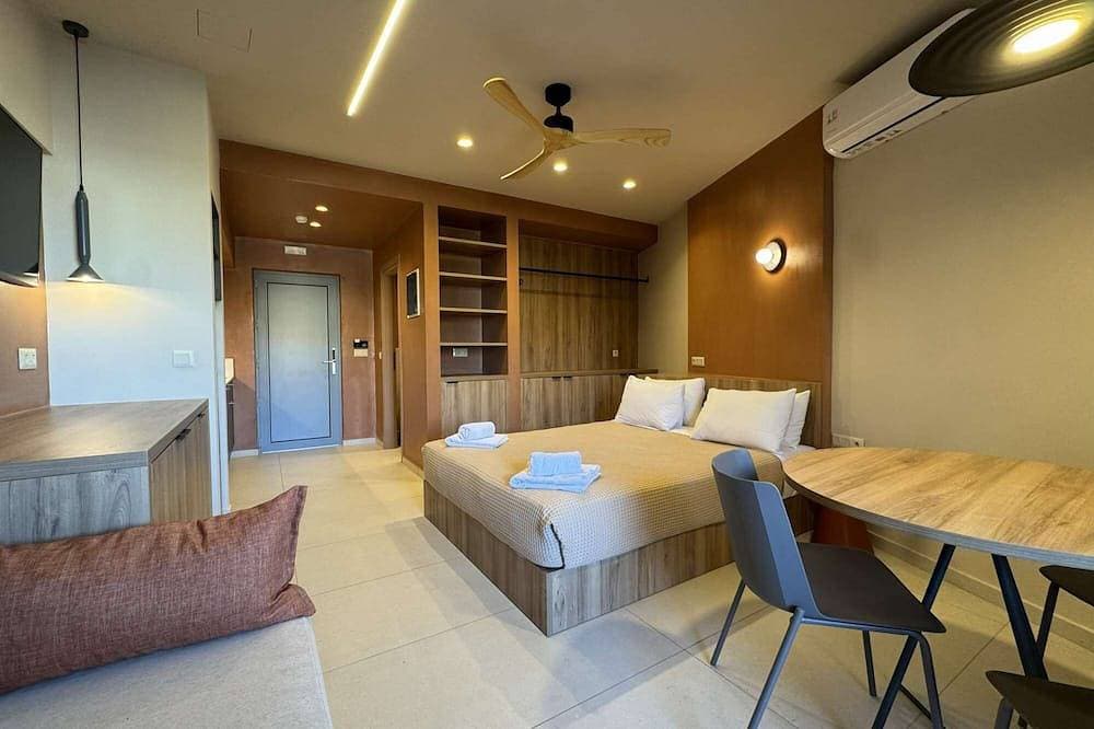 Modern Deluxe Triple Studio – Comfort & Style for Three 1
