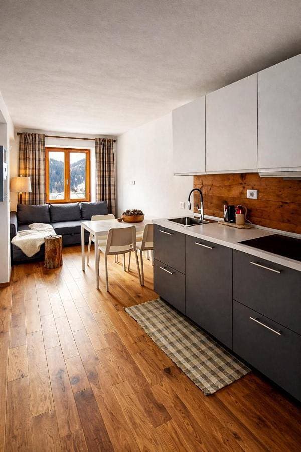 Chic Traditional Apt - with WIFI & View Mountains 1