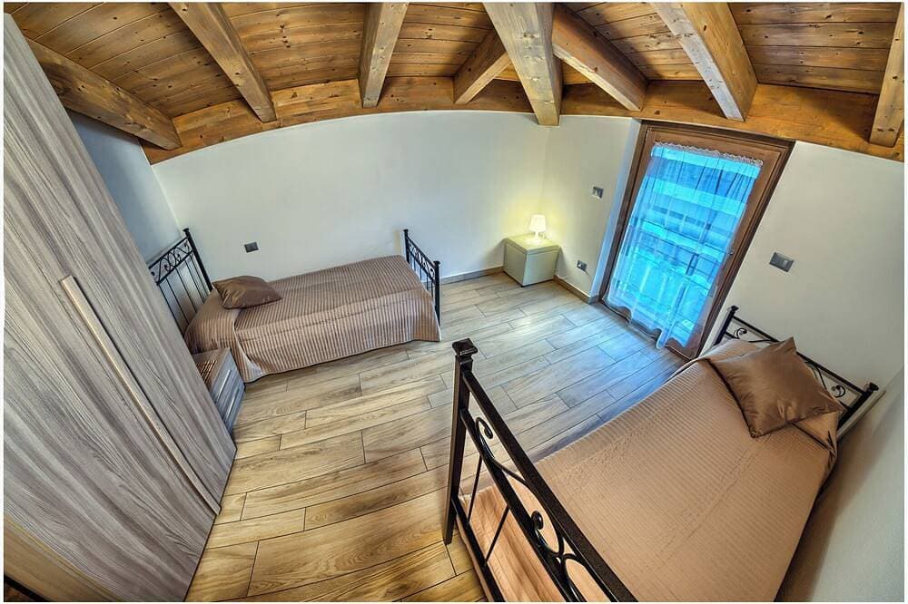 Foto 4 von 27: 3 bedroom apartment in colico piano
