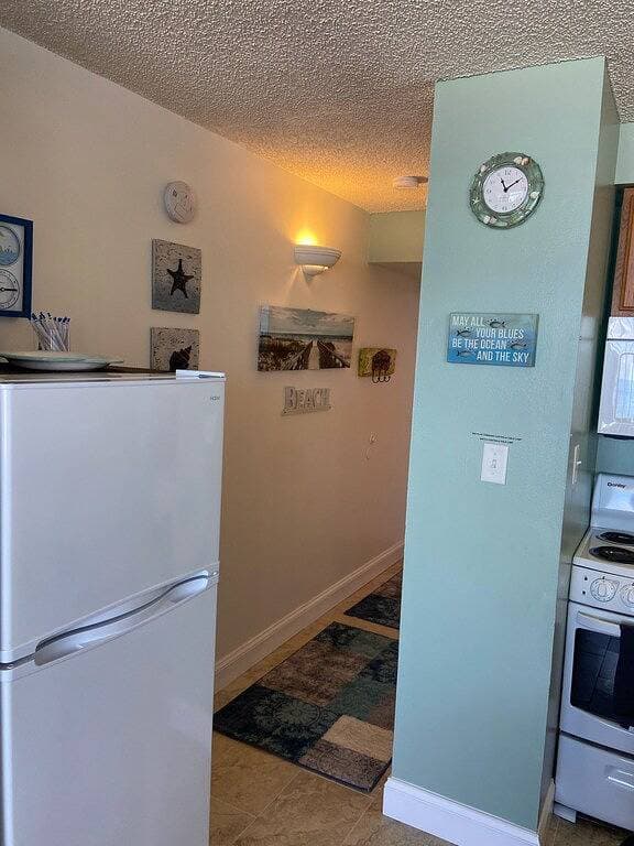 Foto 7 von 30: Oceanfront Studio - “also can’t get closer to the beach” View, comfy and clean!
