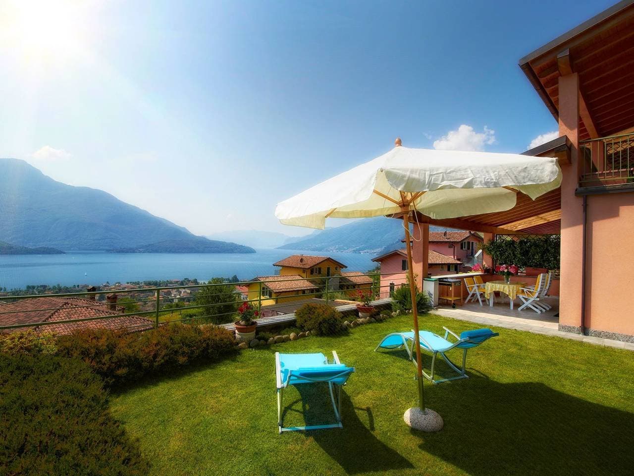 Foto 2 von 21: Türkisfarbenes Haus mit fantastischer Aussicht