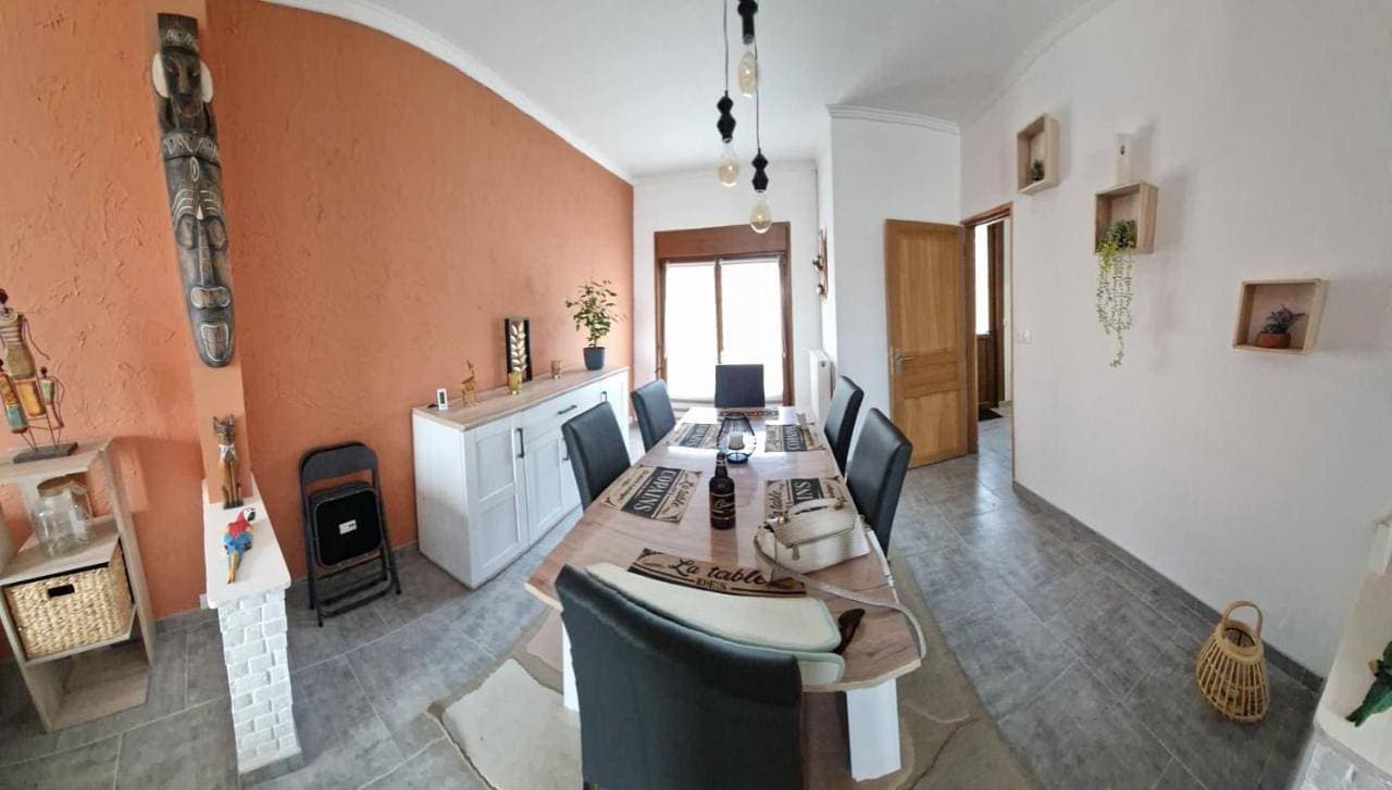 Foto 4 von 12: Three-Bedroom House
