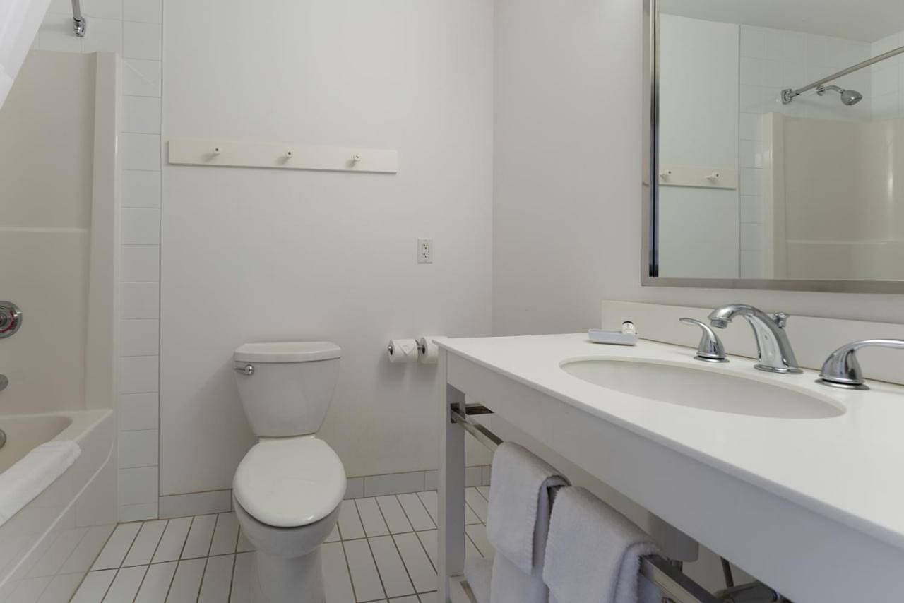Foto 6 von 9: Traditional, Guest room, 1 King