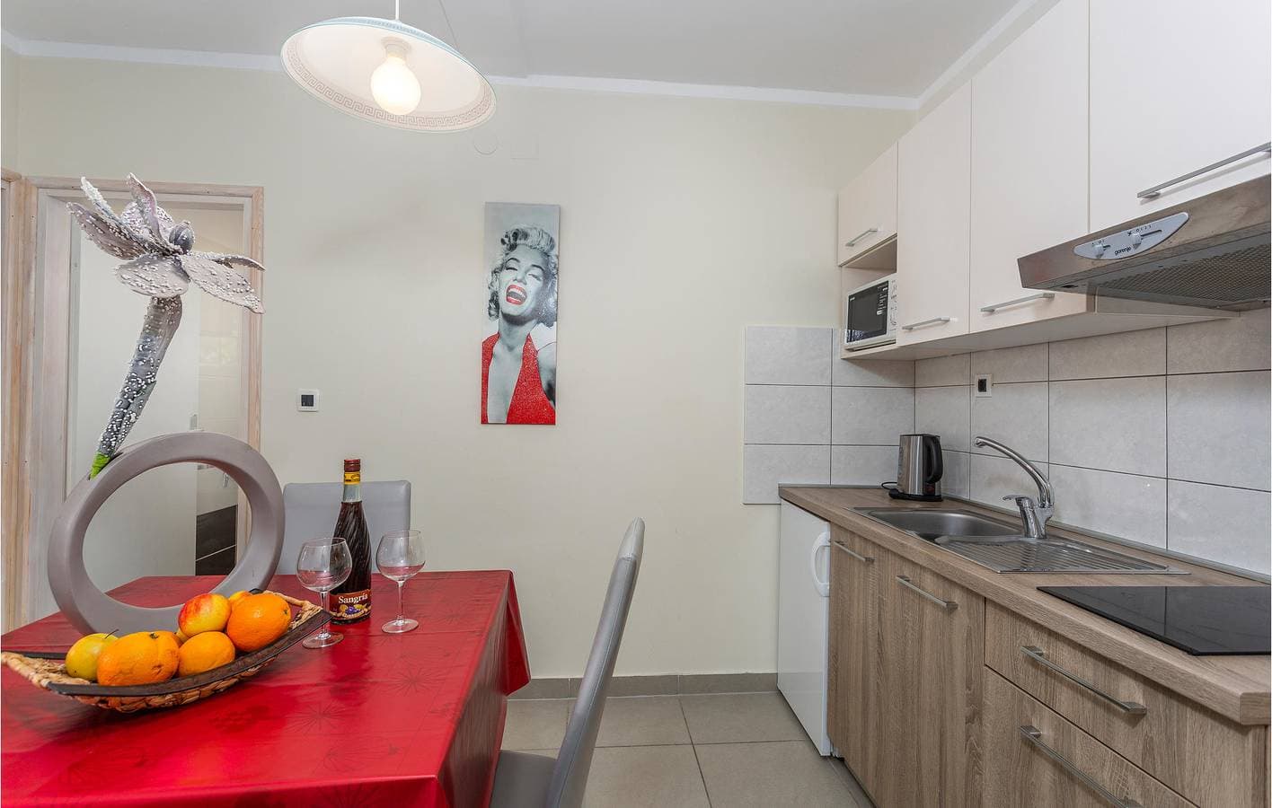 Foto 12 von 41: Gemütliche Ferienwohnung mit WLAN, Terrasse und Pool – 1 km vom Strand von Jert entfernt