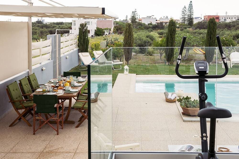 Foto 10 von 30: Smaris Collection luxury villas.Sea side villa 5 min.from the beach !
