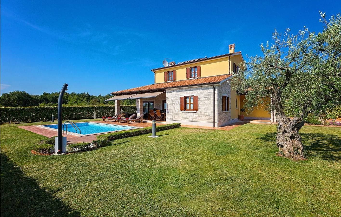 Reizende 2-Zimmer-Wohnung mit Pool und Terrasse in Visnjan, 500 m von den Sehenswürdigkeiten entfernt 1