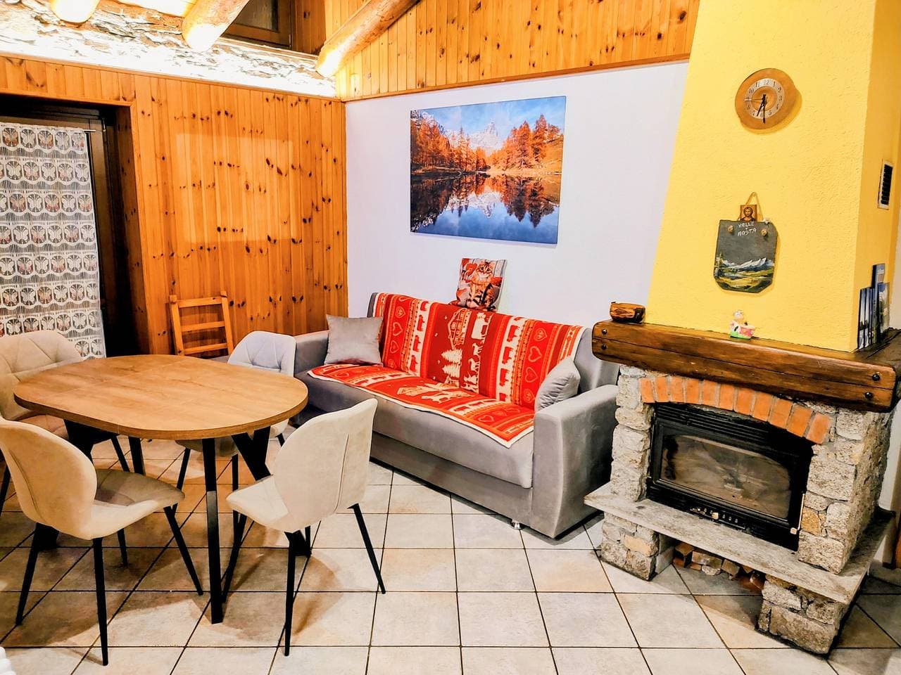 Foto 2 von 26: Appartement 'Tillier Valtournenche' mit Bergblick, Balkon und WLAN