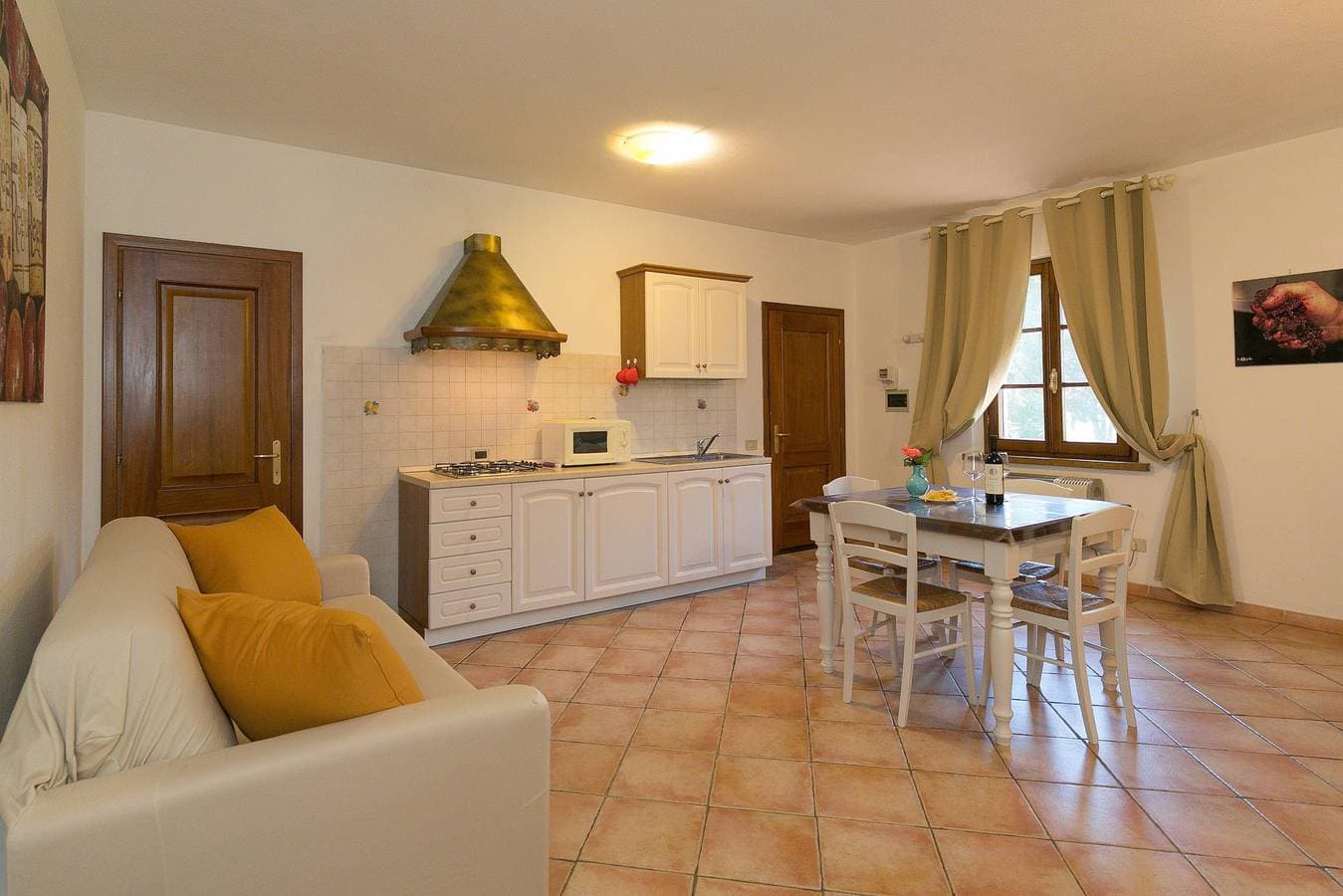 Foto 3 von 34: Apartment 'Podere Nuti – 3 Vallino' mit exklusivem Pavillon, Gemeinschaftspool & Garten