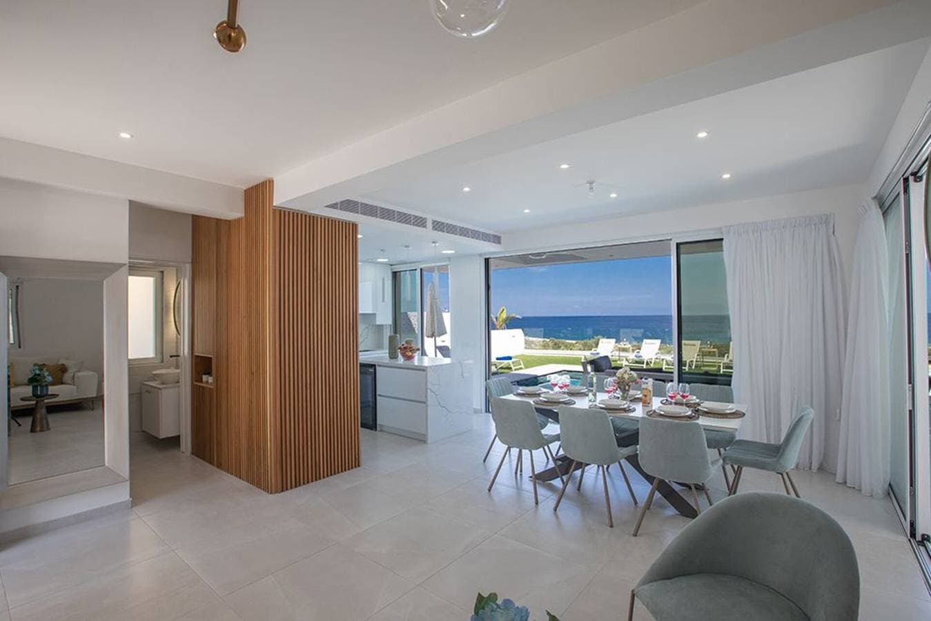 Foto 7 von 30: Luxury 5 Star Seafront Cottage – Cape Greco 1046