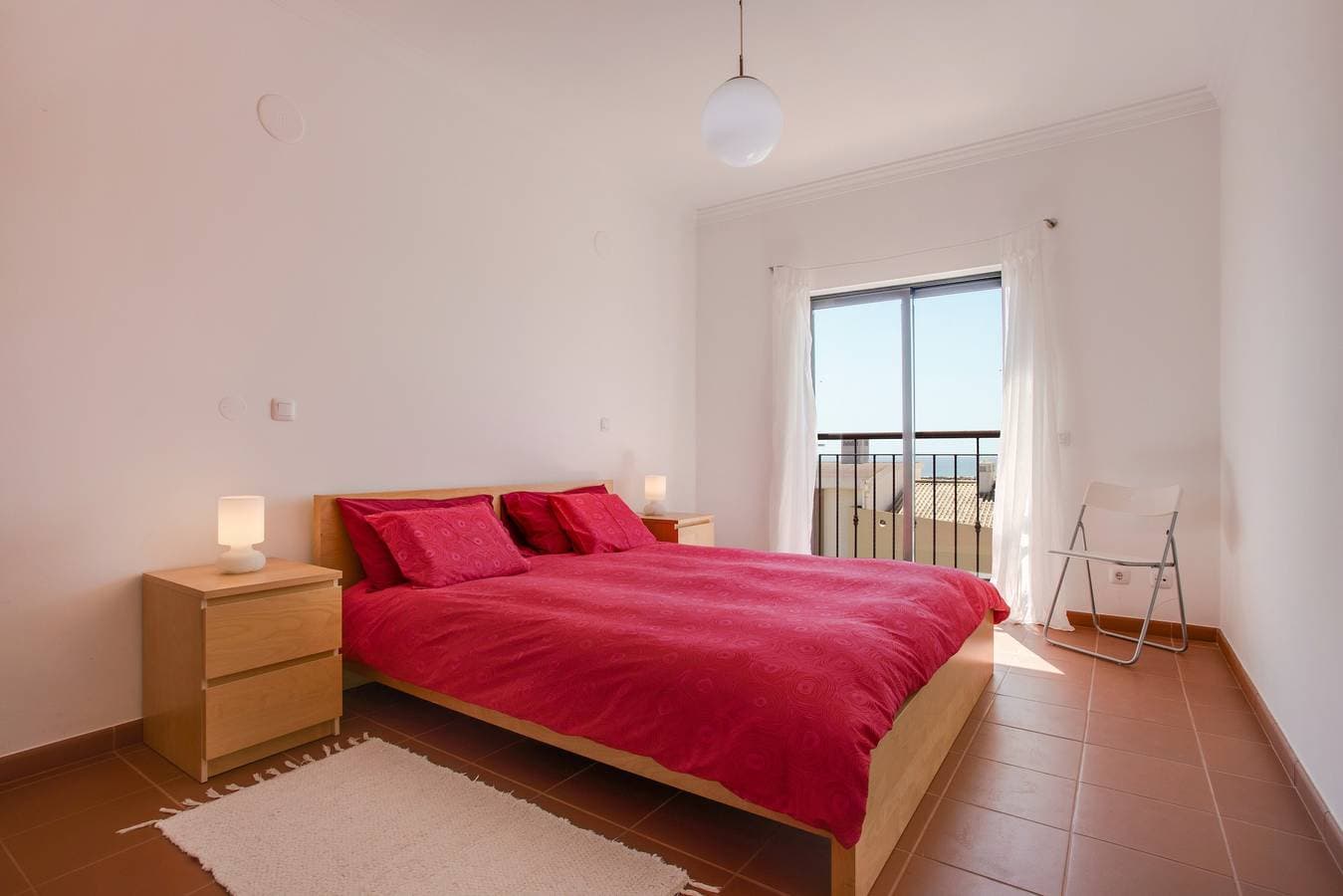 Foto 10 von 27: Meia Praia Beach Apartment mit Meerblick, Pool, WLAN, Balkon und Garten