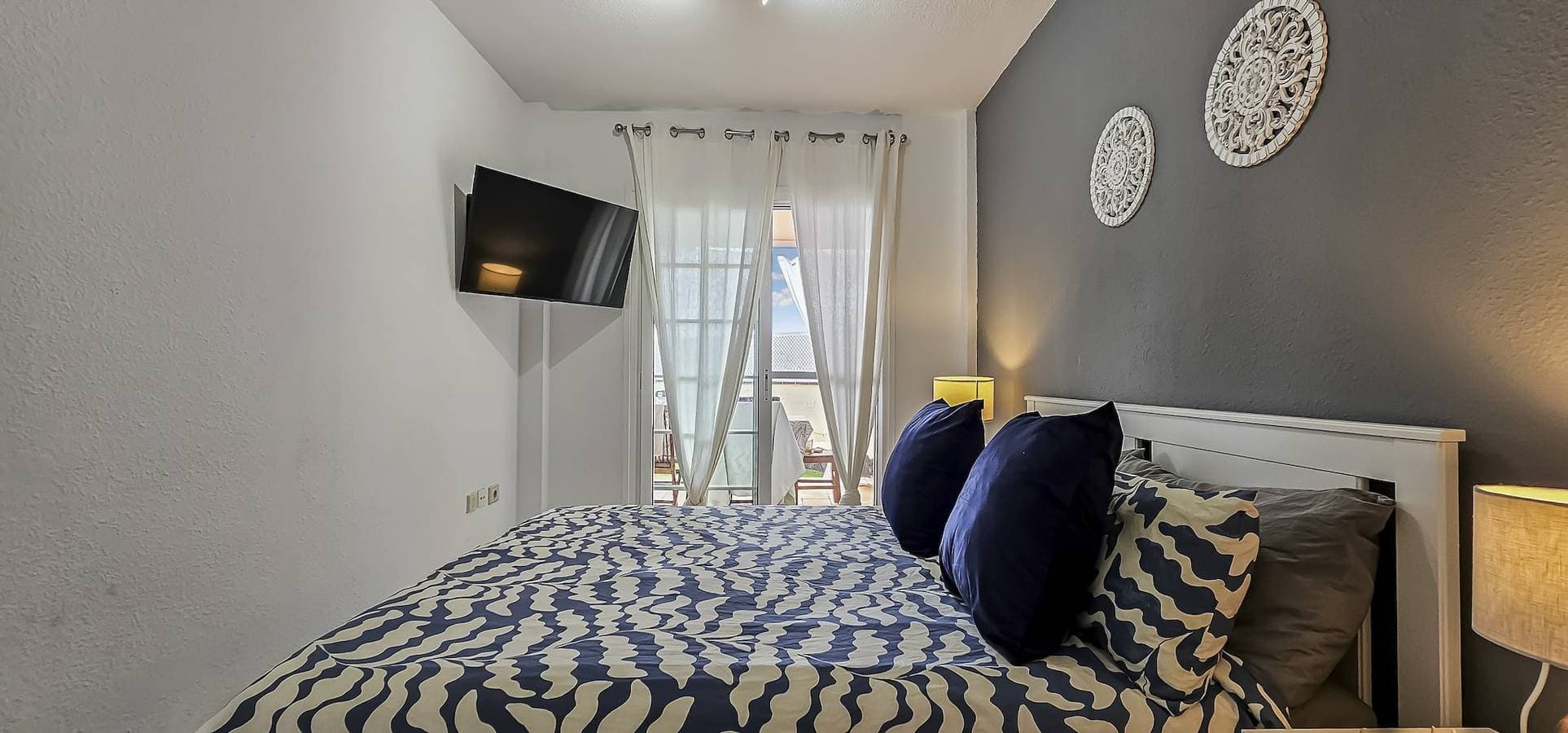 Foto 9 von 17: Sunny Garden 1 Br Apartment Arona