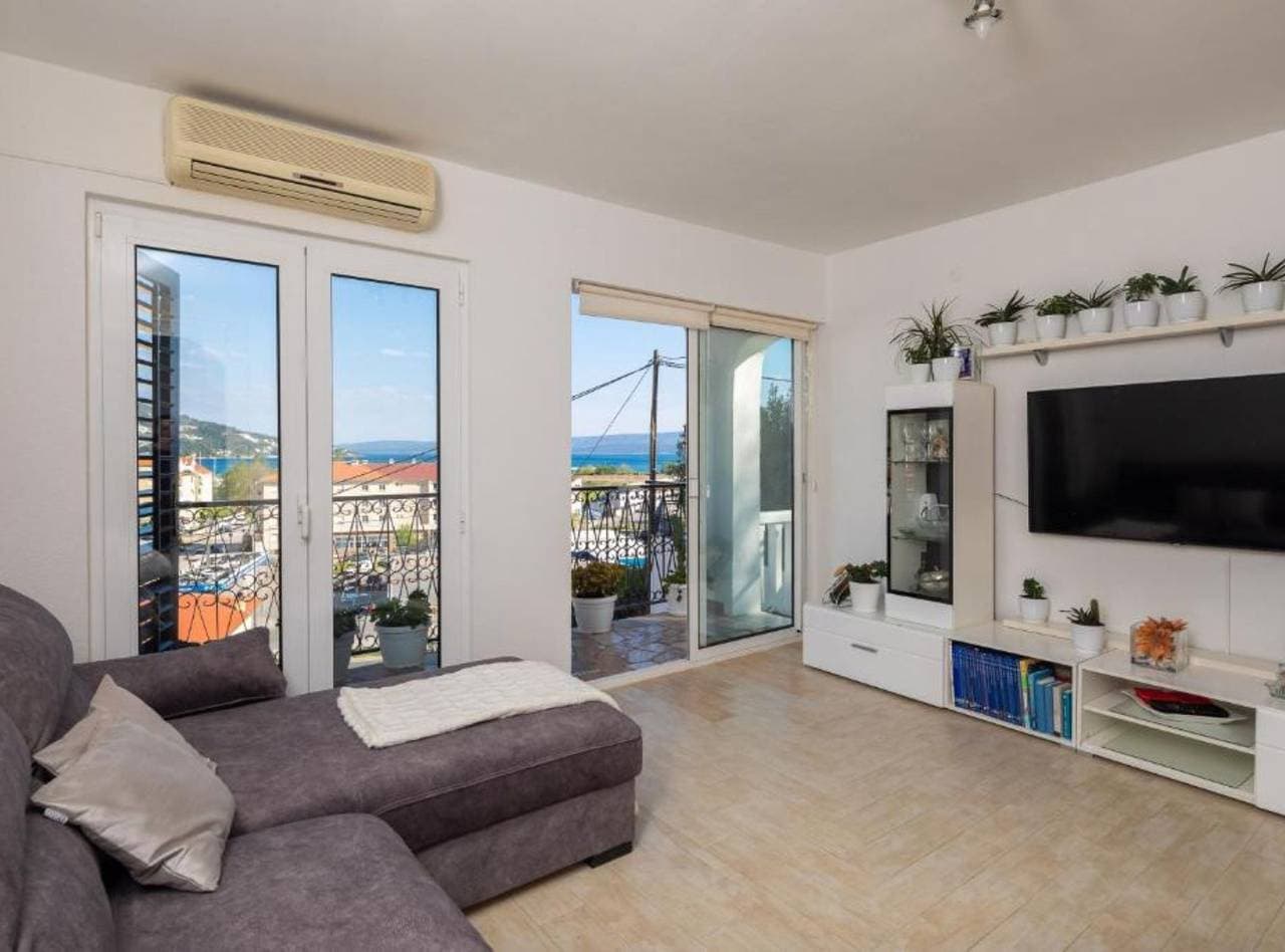 Foto 4 von 37: Apartment Adriatic Pearl - One Bedroom Apartment with Balcony and Sea View
