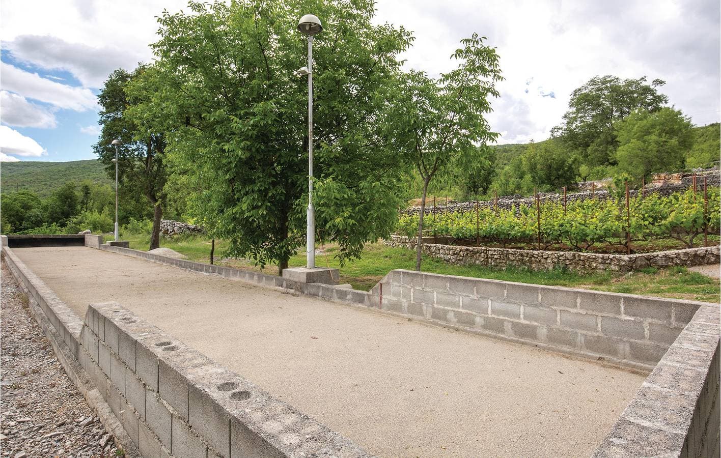 Foto 8 von 20: Charmante 120 m² große Wohnung mit Pool, Terrasse und WLAN